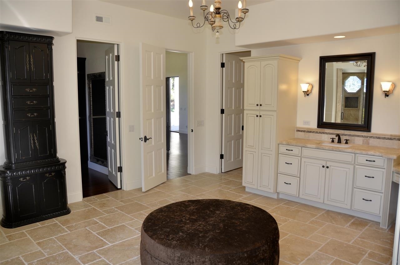 18095 Rancho La Cima Corte Rancho Santa Fe, CA 92067 - Photo 10 of 14