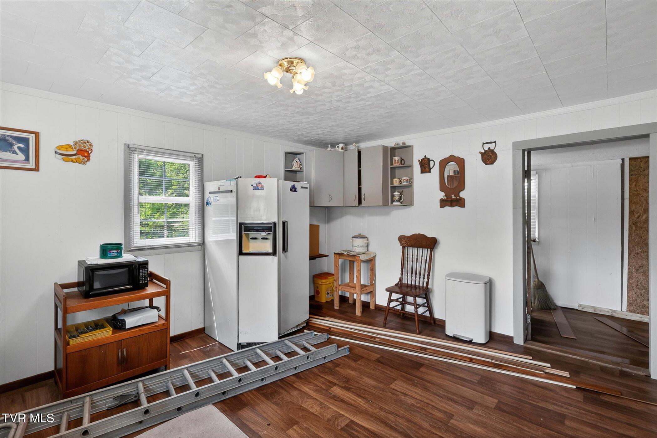 465 Mulberry Road Greeneville, TN 37745 - Photo 7 of 14 10-465-Mulberry-Rd-Greeneville-WindowSti