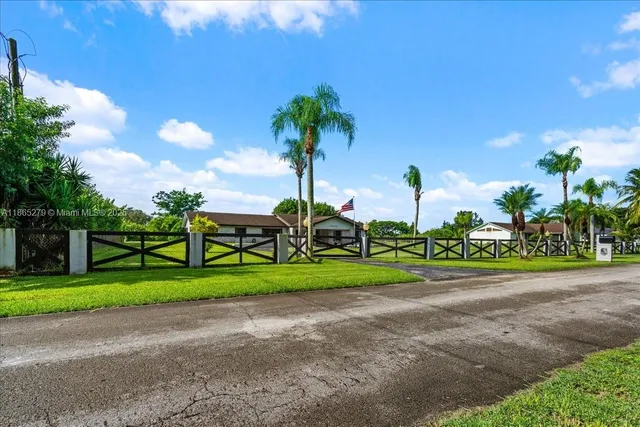 $939,999 | 19926 Southwest 326th Street, Homestead, FL 33030