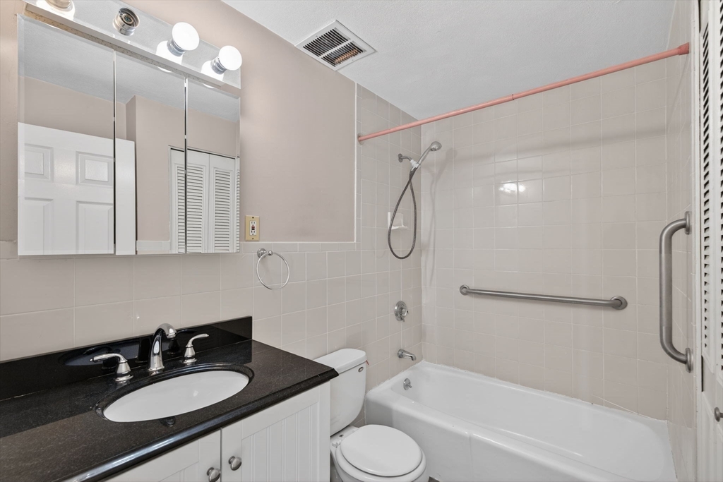 5 Washington Street, Unit D4 Reading, MA 01867 - Photo 13 of 18