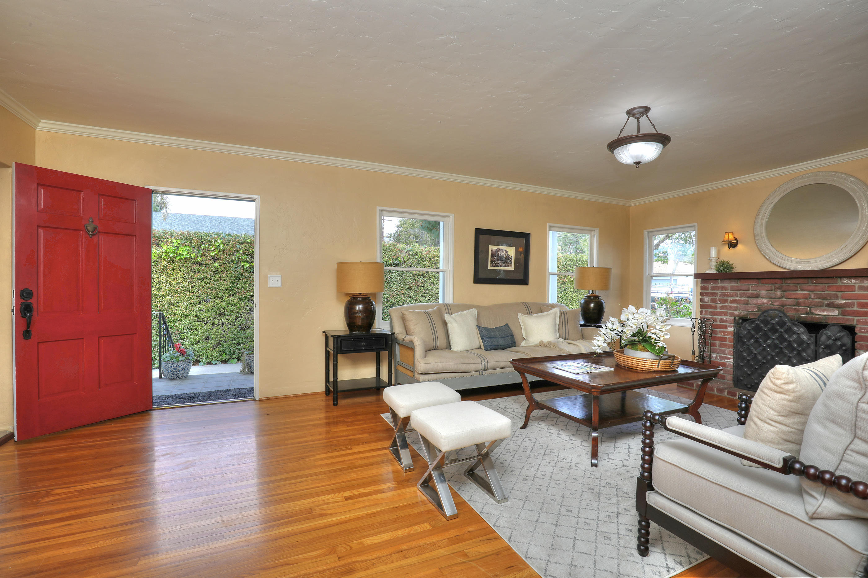 439 Arroyo Road Santa Barbara, CA 93110 - Photo 6 of 24 Living Room