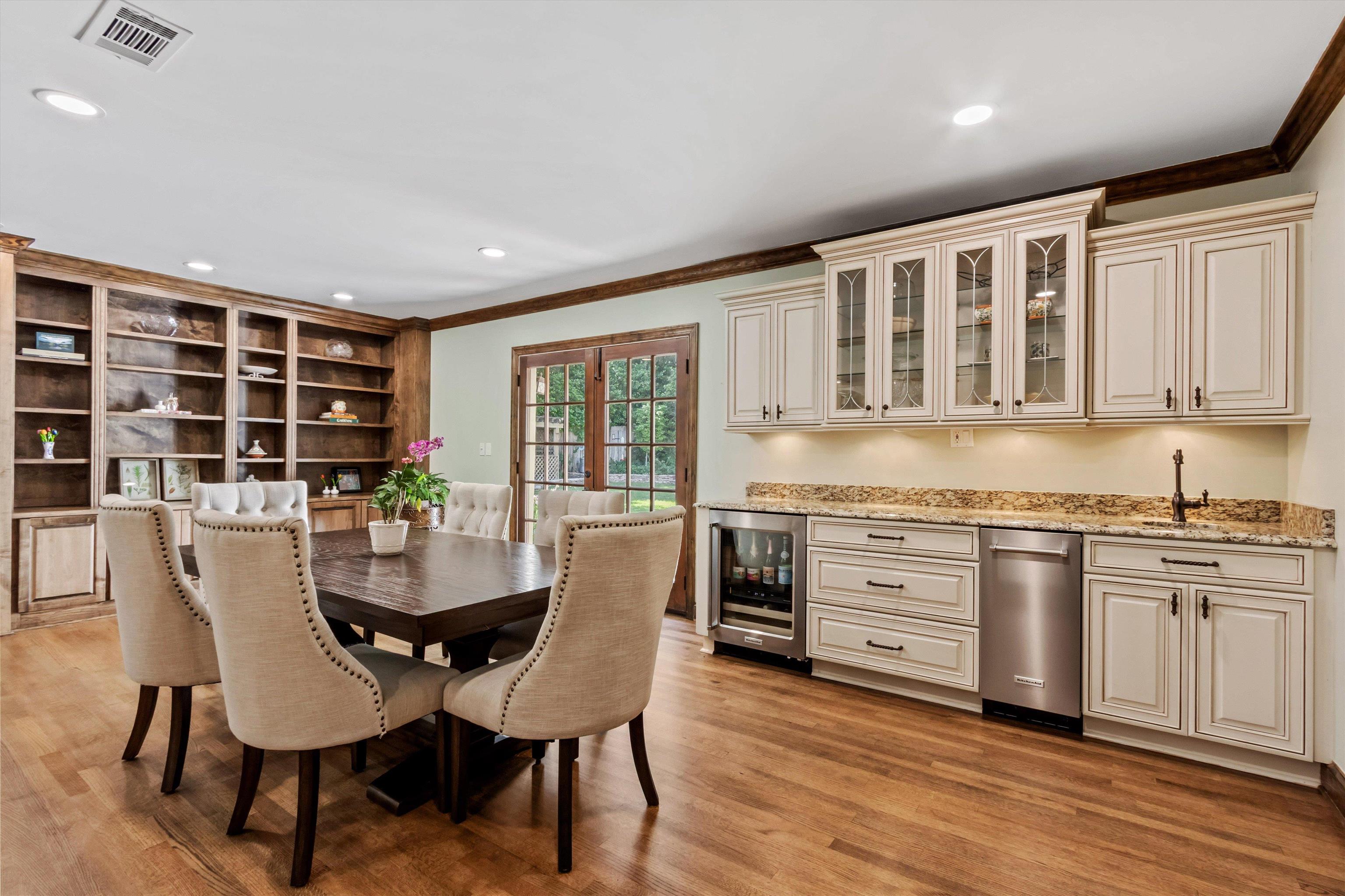 5302 South Angela Road Memphis, TN 38120 - Photo 15 of 40 Dining area featuring wood-finish flooring and extensive built-in shelving