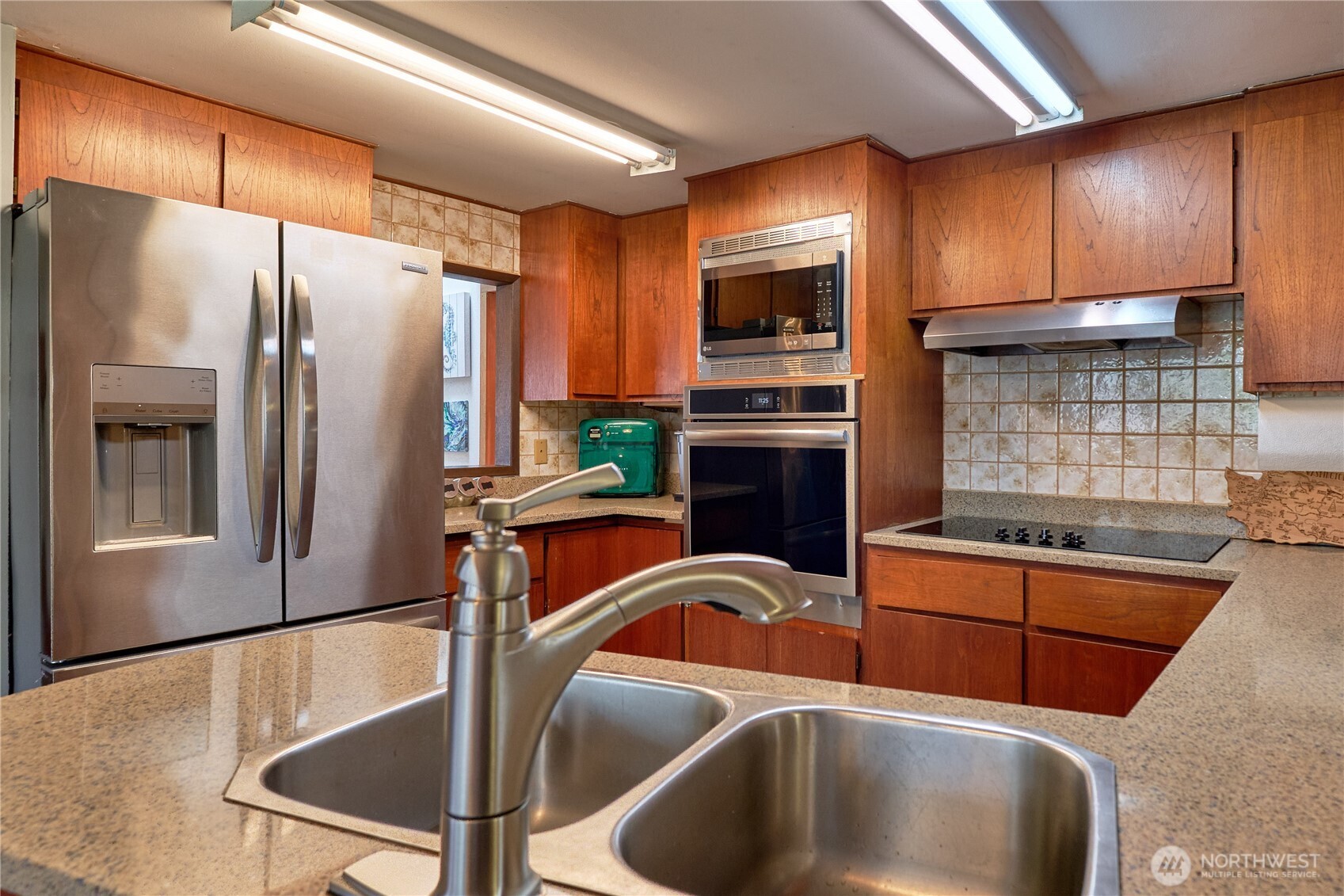 4064 Pipeline Road Blaine, WA 98230 - Photo 8 of 38