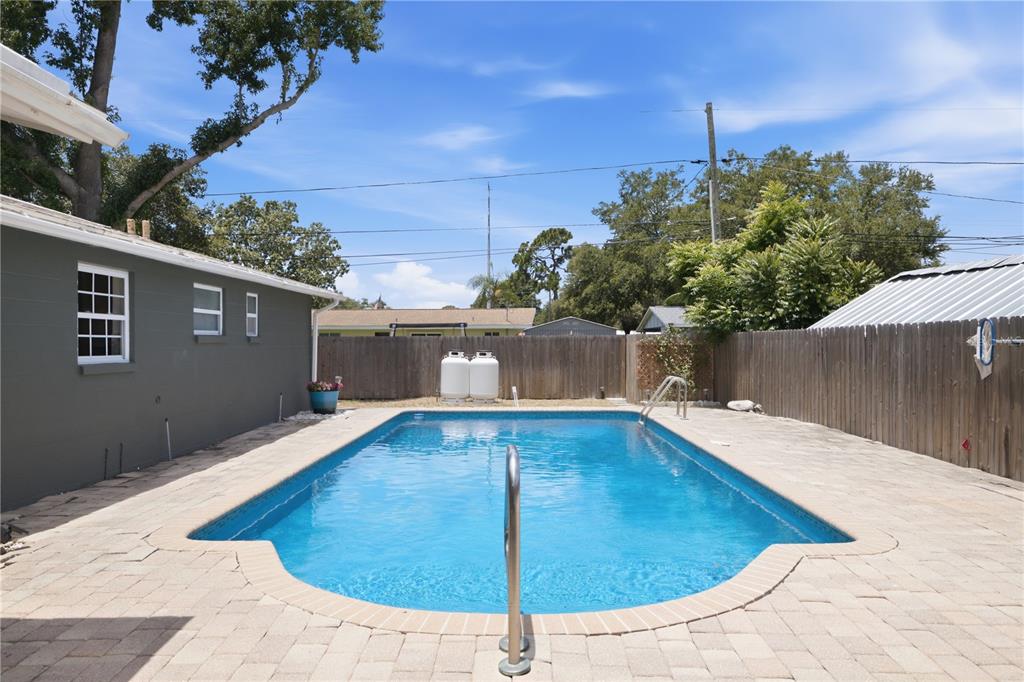 8536 Quail Road Seminole, FL 33777 - Photo 4 of 40