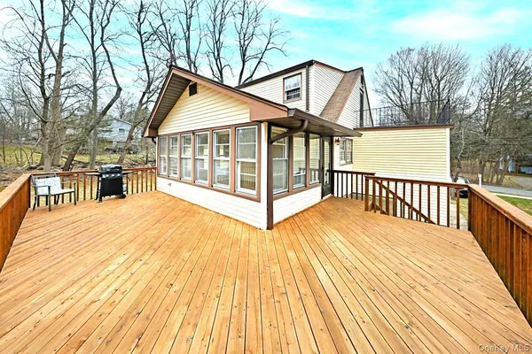 $799,000 | 160 East Willow Tree Road, Spring Valley, NY 10977