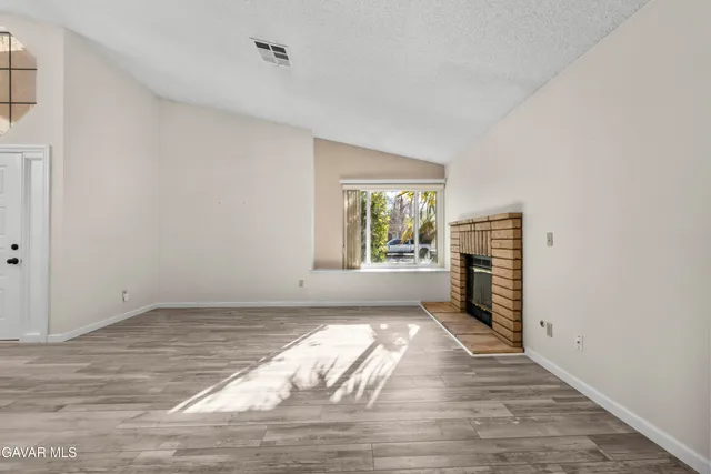 $395,000 | 1607 East Norberry Street, Lancaster, CA 93535