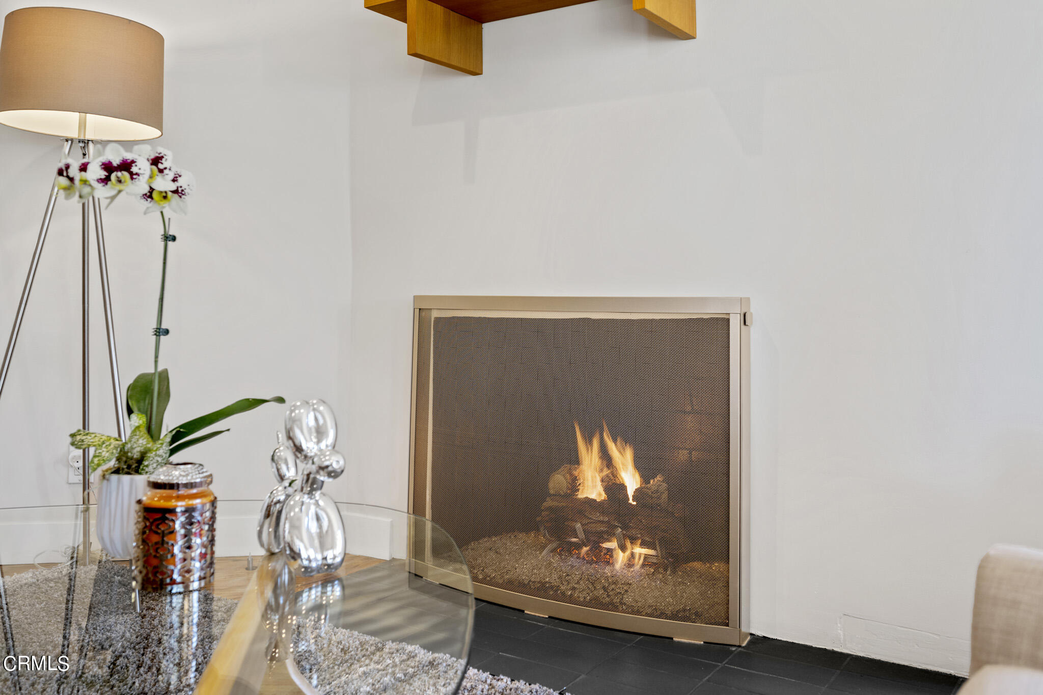 1817 Harmon Place Glendale, CA 91208 - Photo 8 of 45 a room with furniture and a potted plant