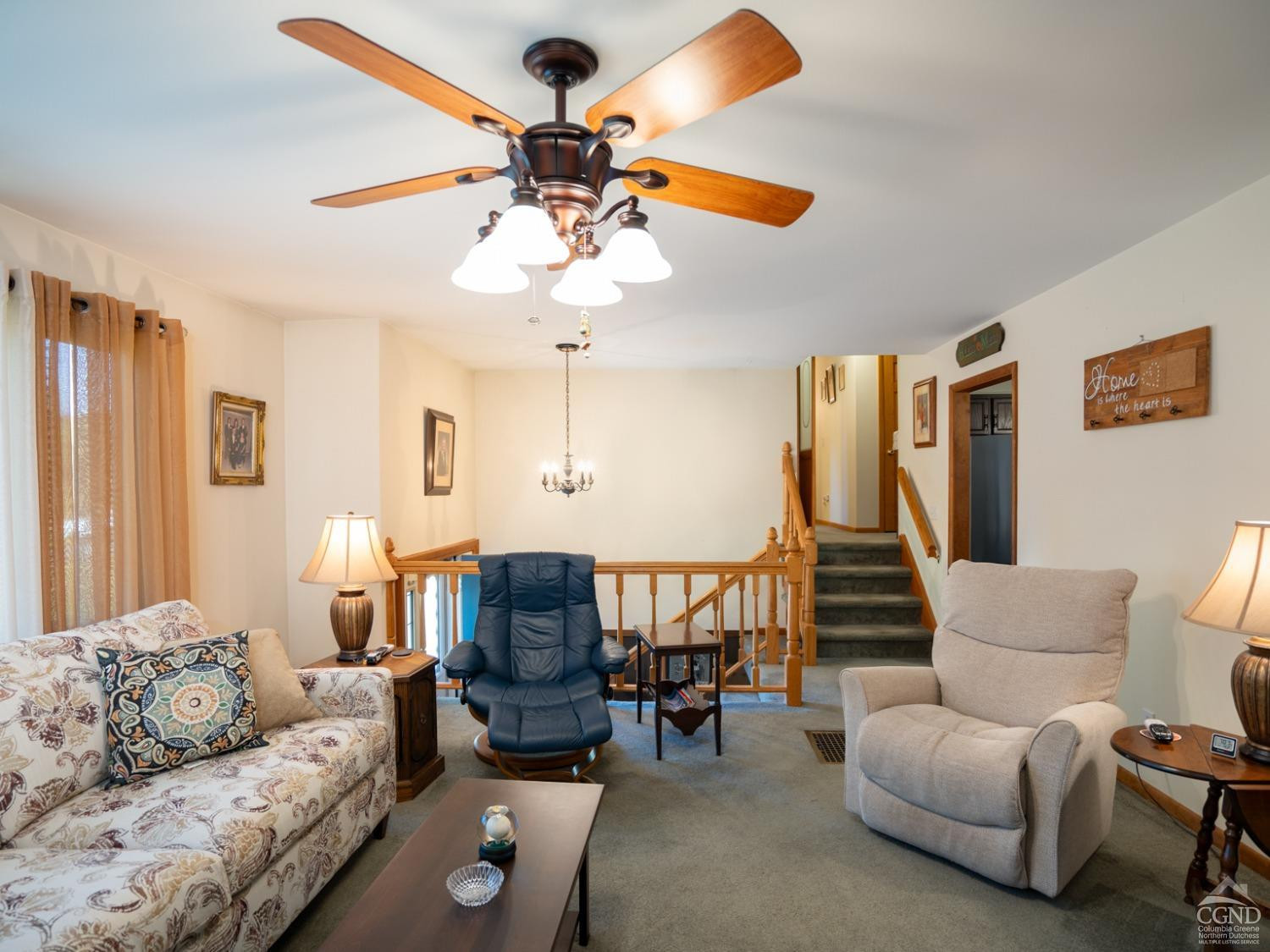 28 Allen Circle Stuyvesant, NY 12106 - Photo 5 of 41 a living room with furniture