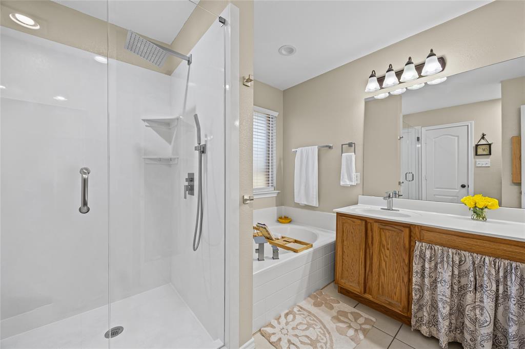 112 Springfield Lane Red Oak, TX 75165 - Photo 20 of 40 a bathroom with a tub sink and mirror