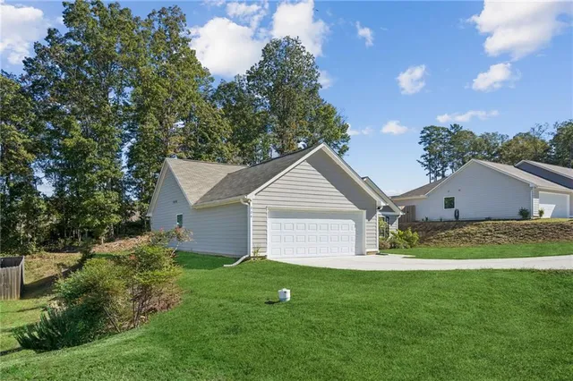 a view of a house with a yard