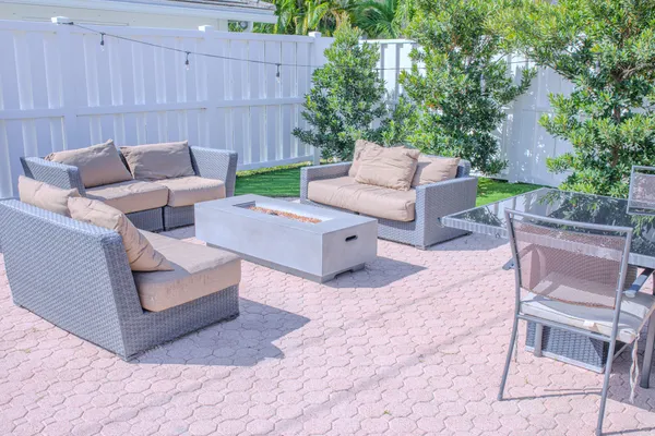 $6,750 | 2730 Northeast 40th Court, Lighthouse Point, FL 33064