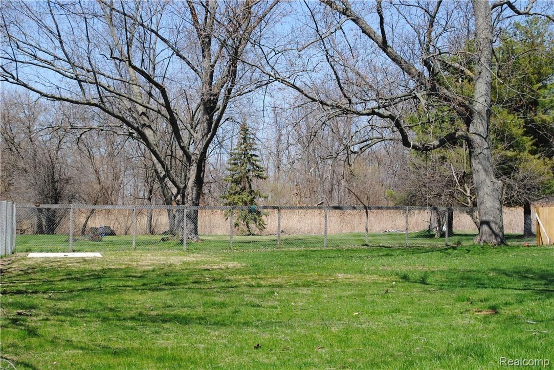 13847 Laplaisance Road Monroe, MI 48161 - Photo 33 of 33 DSC_0407.JPG