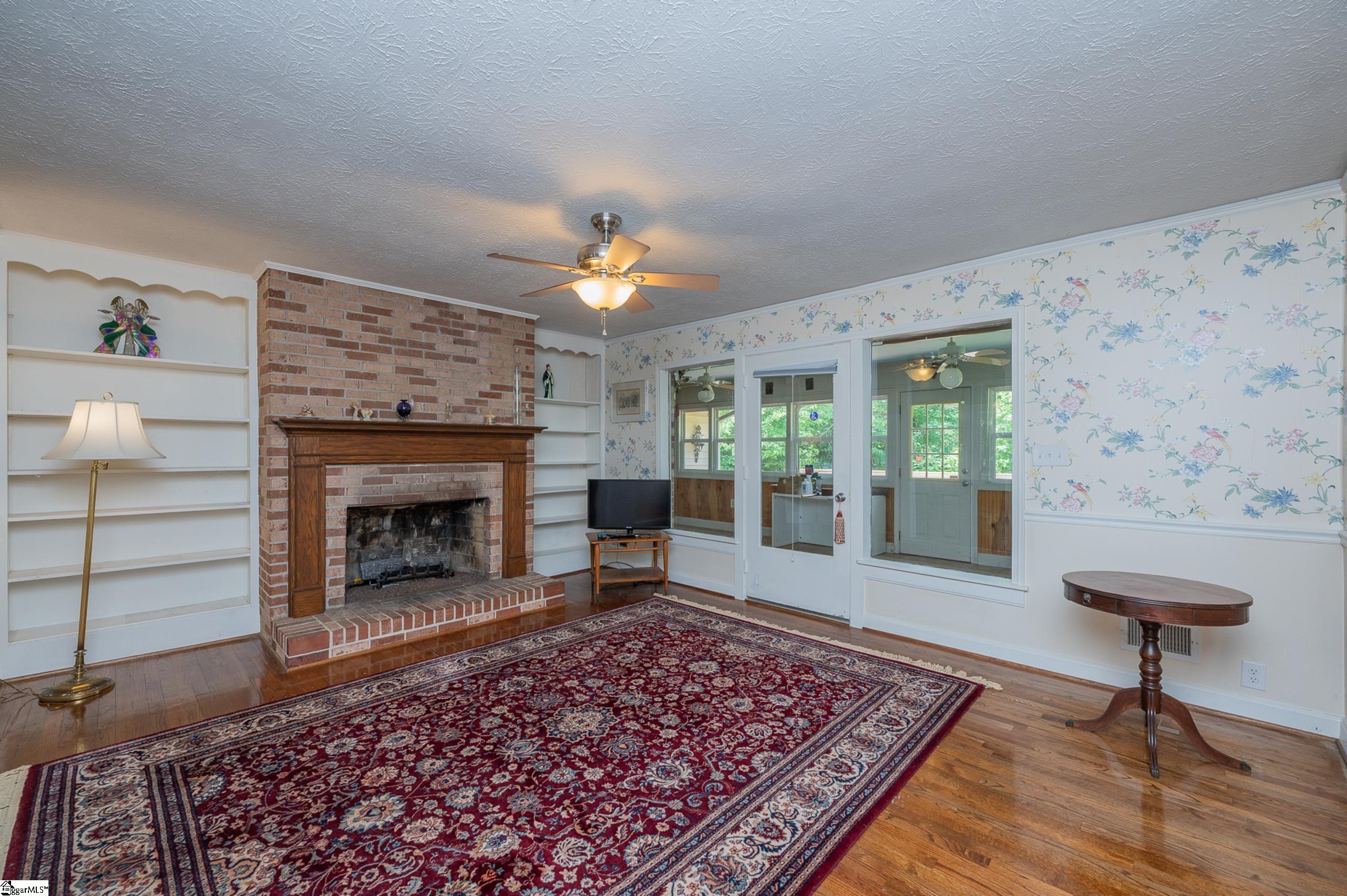 116 Sycamore Drive Marietta, SC 29661 - Photo 6 of 37