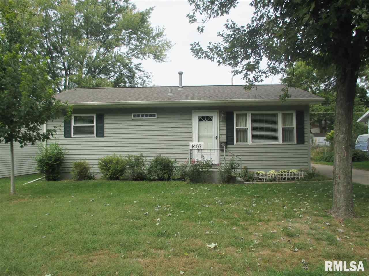 1407 Sheridan Road Pekin, IL 61554 - Photo 2 of 16