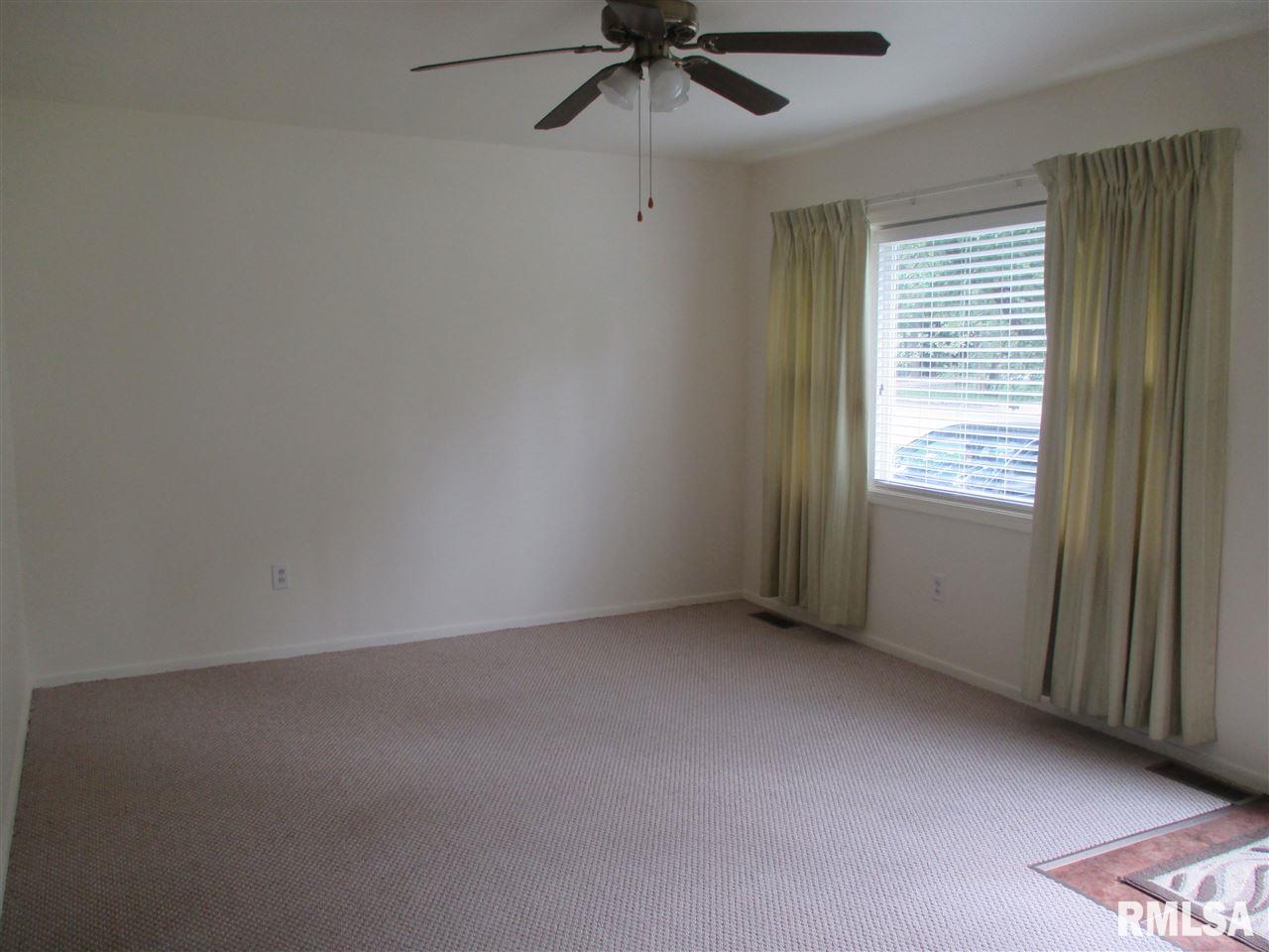 1407 Sheridan Road Pekin, IL 61554 - Photo 3 of 16