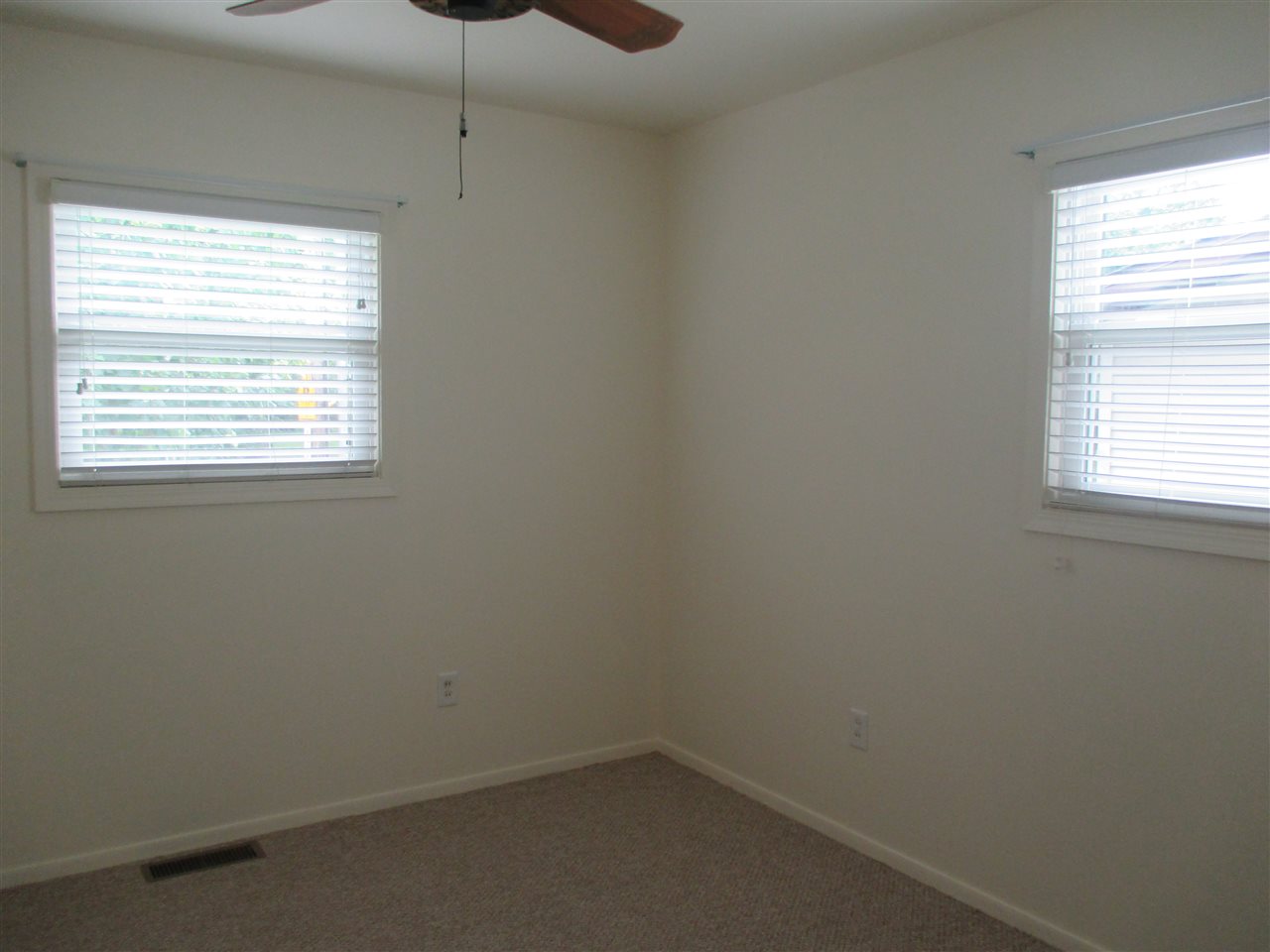 1407 Sheridan Road Pekin, IL 61554 - Photo 9 of 16