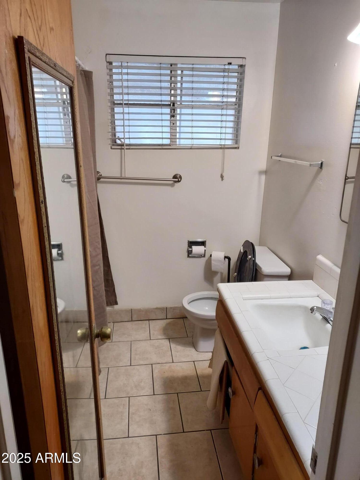 3518 East Montecito Avenue Phoenix, AZ 85018 - Photo 4 of 6 1 bedroom