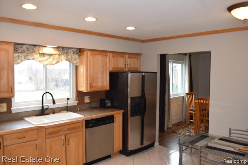 41507 Simcoe Drive Canton, MI 48188 - Photo 3 of 34