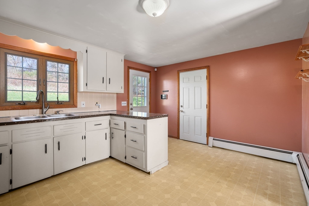 89 Center Road Dudley, MA 01571 - Photo 5 of 29