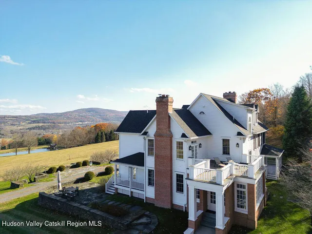 a view of house and outdoor space