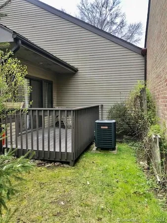 $3,000 | 2437 Bedford Street, Unit F21, Stamford, CT 06905