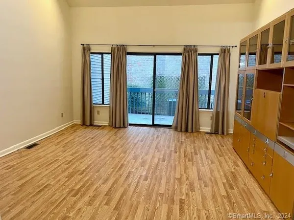 $3,000 | 2437 Bedford Street, Unit F21, Stamford, CT 06905