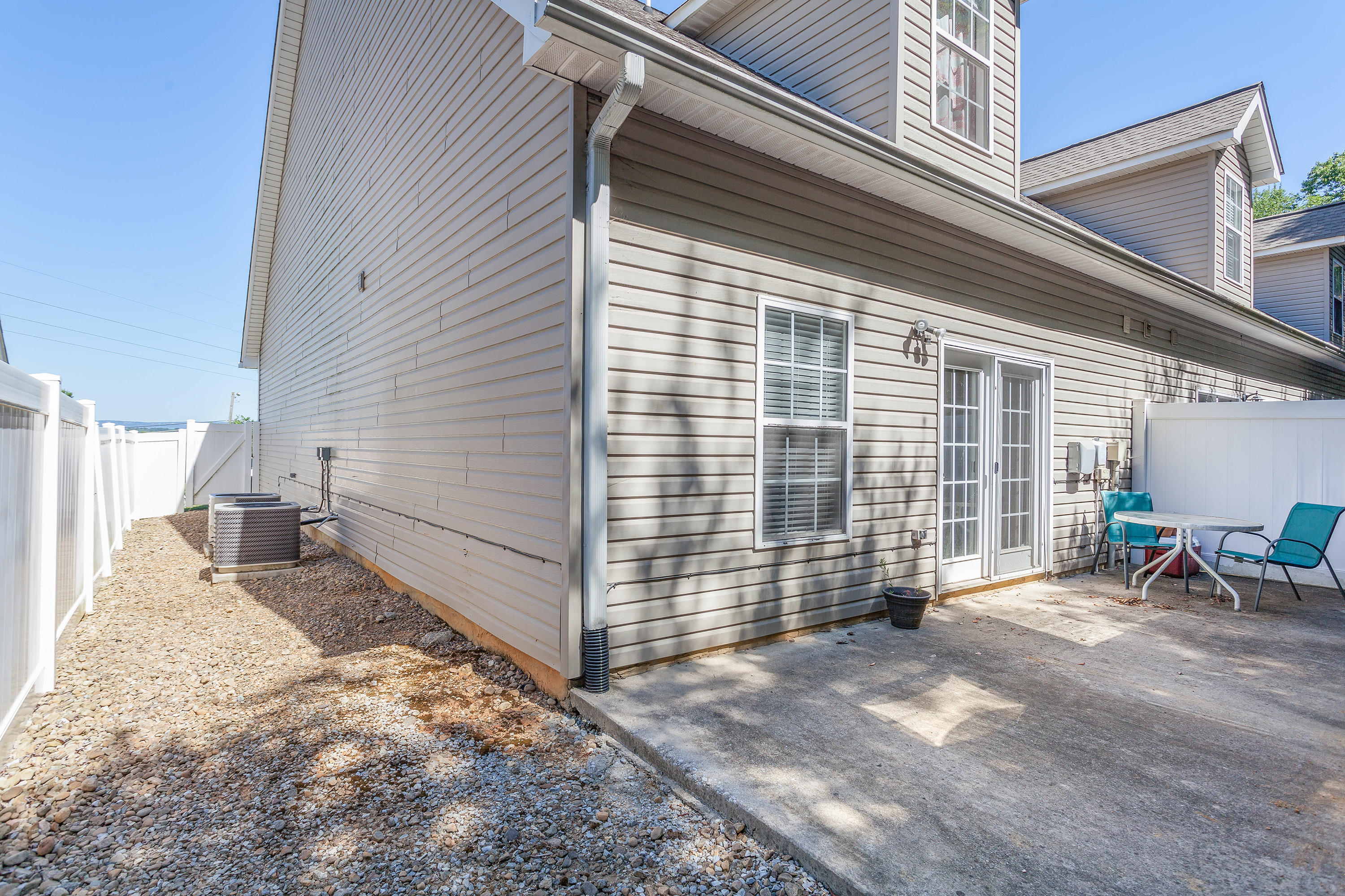 7512 Noah Reid Road Chattanooga, TN 37416 - Photo 13 of 14 Side Walkway