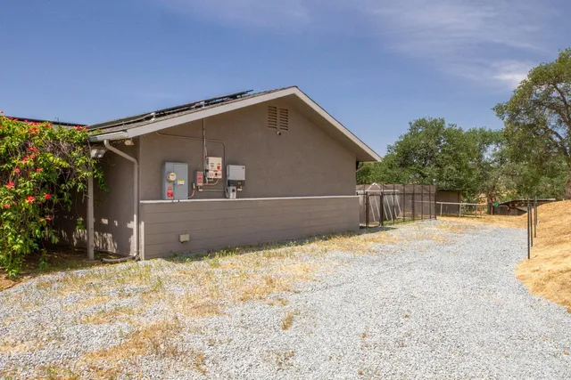 $475,000 | 33708 Bronco Lane, Squaw Valley, CA 93675