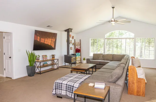 $475,000 | 33708 Bronco Lane, Squaw Valley, CA 93675