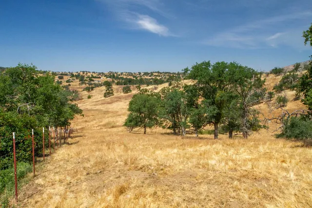 $475,000 | 33708 Bronco Lane, Squaw Valley, CA 93675