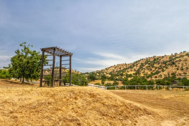 $475,000 | 33708 Bronco Lane, Squaw Valley, CA 93675