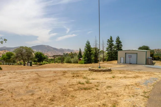 $475,000 | 33708 Bronco Lane, Squaw Valley, CA 93675