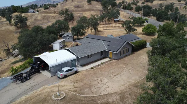 $475,000 | 33708 Bronco Lane, Squaw Valley, CA 93675