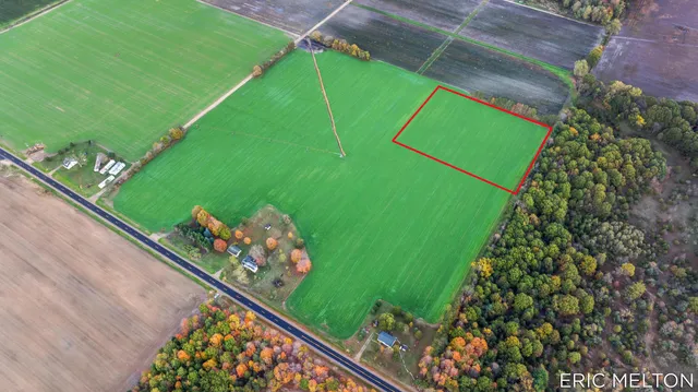 $150,000 | 529 68th Street, Unit 1, South Haven, MI 49090