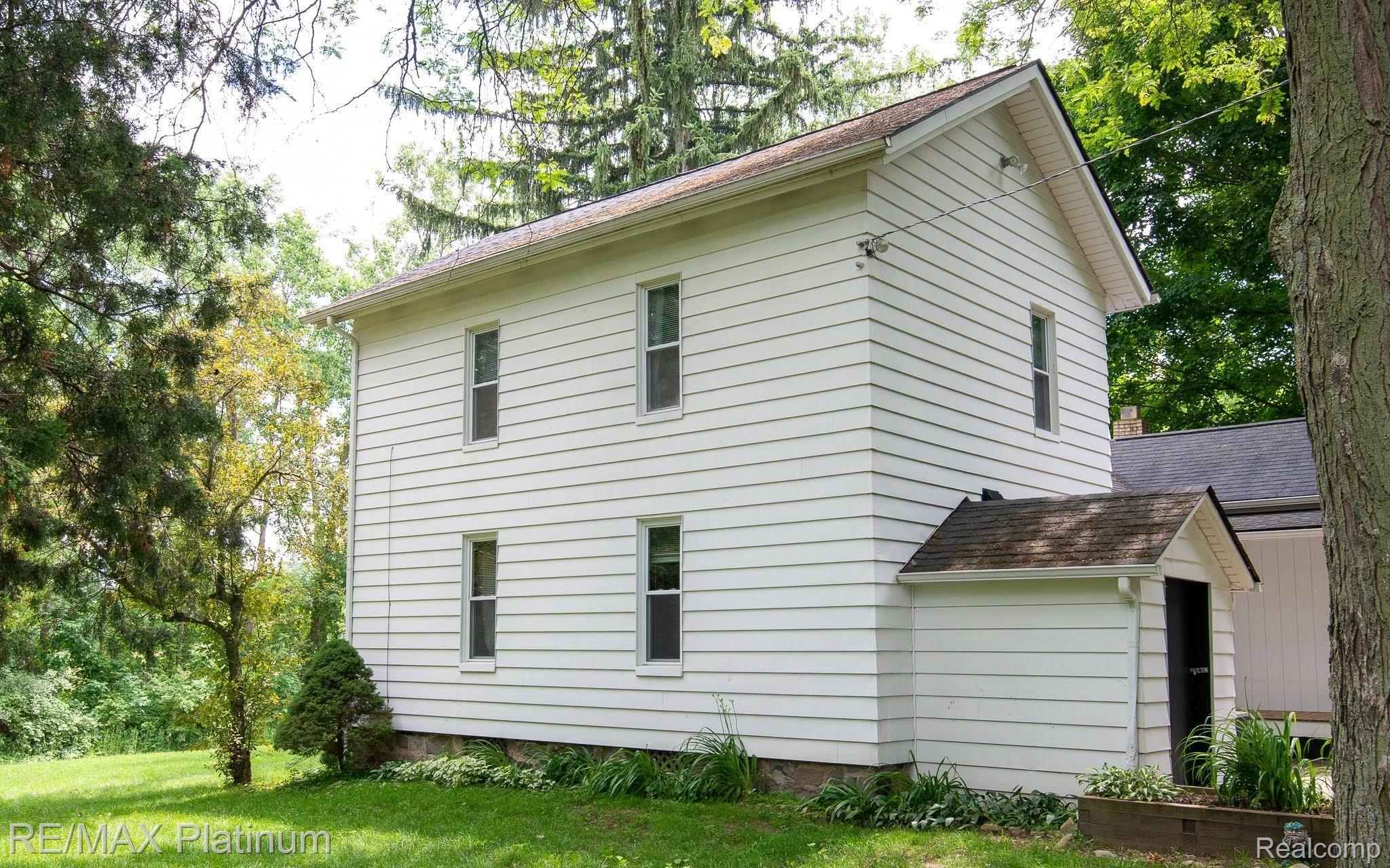 2880 Pingree Road Howell, MI 48843 - Photo 6 of 35 Side.jpg