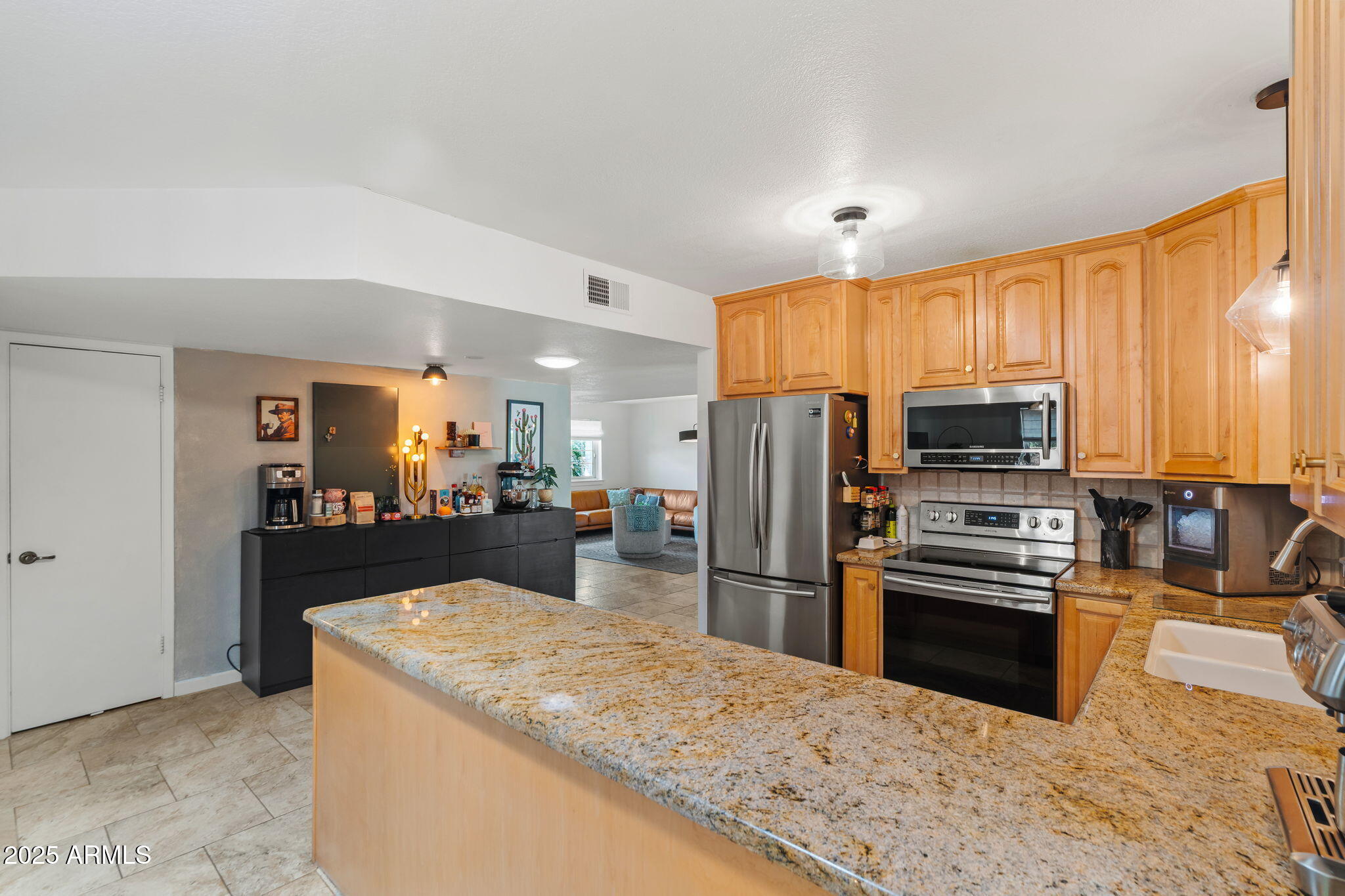344 West Thunderbird Road Phoenix, AZ 85023 - Photo 15 of 53 23-web-or-mls-Done-34