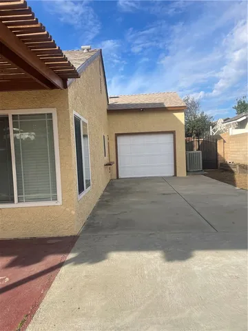 $3,400 | 1053 North Wisteria Avenue, Rialto, CA 92376