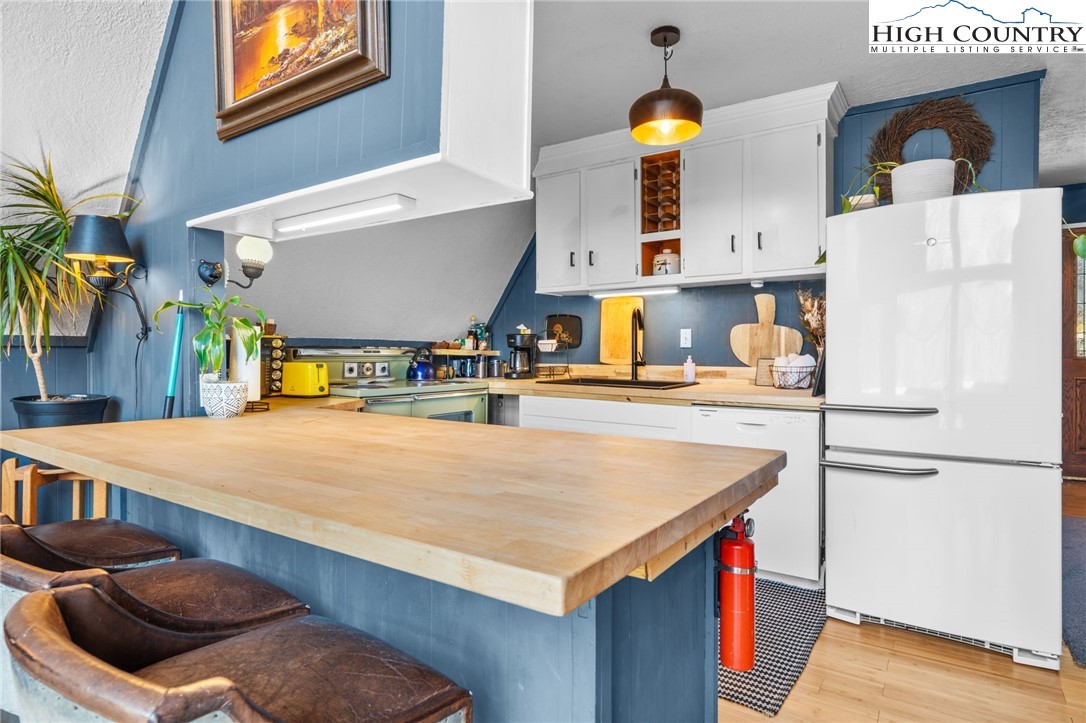 179 Rhododendron Drive Beech Mountain, NC 28604 - Photo 14 of 44 a room with pool table and chairs