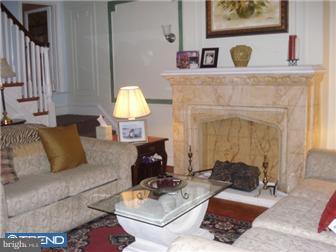 7493 Briar Road Philadelphia, PA 19138 - Photo 3 of 10 Living Room