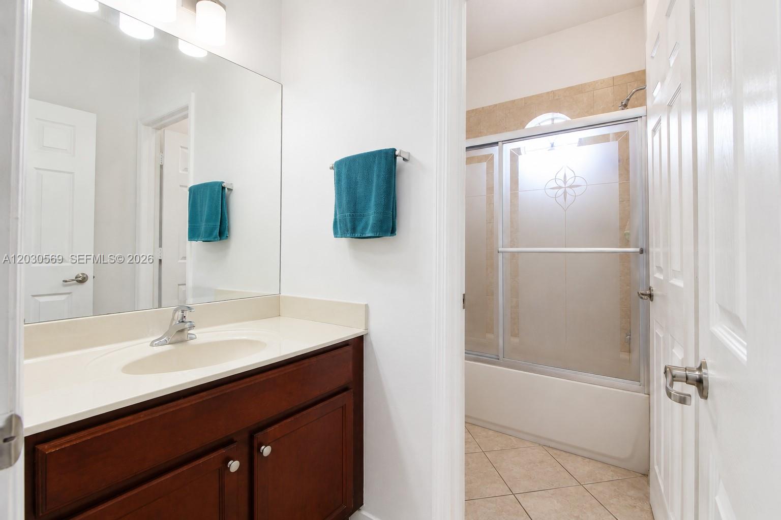 2564 Southwest 147 Path Miami, FL 33185 - Photo 20 of 31 2nd Bathroom 2nd floor