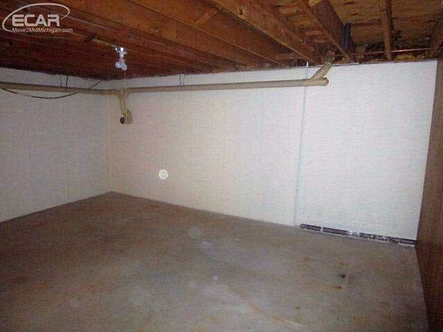 8282 Reid Road Swartz Creek, MI 48473 - Photo 32 of 32 21170949-31.JPG