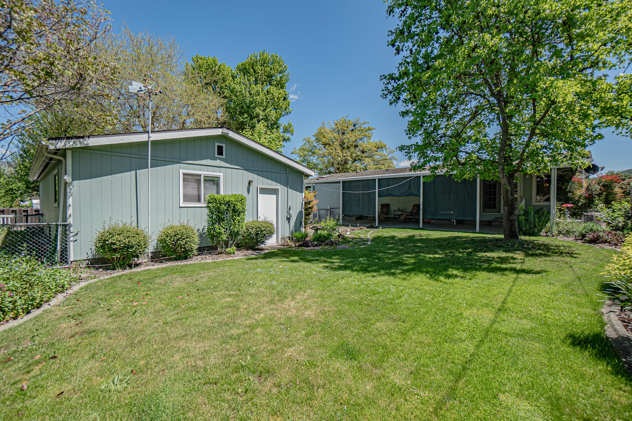 445 Lani Way Talent, OR 97540 - Photo 3 of 27 DSC05340-HDR