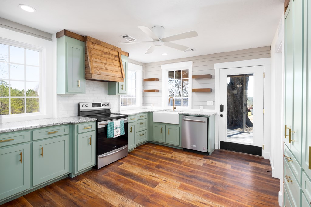 749 Lee Road Phenix City, AL 36870 - Photo 2 of 32 Gallery Image 2