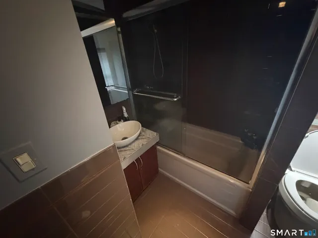 $3,000 | 130 Spring Street, Glastonbury, CT 06033