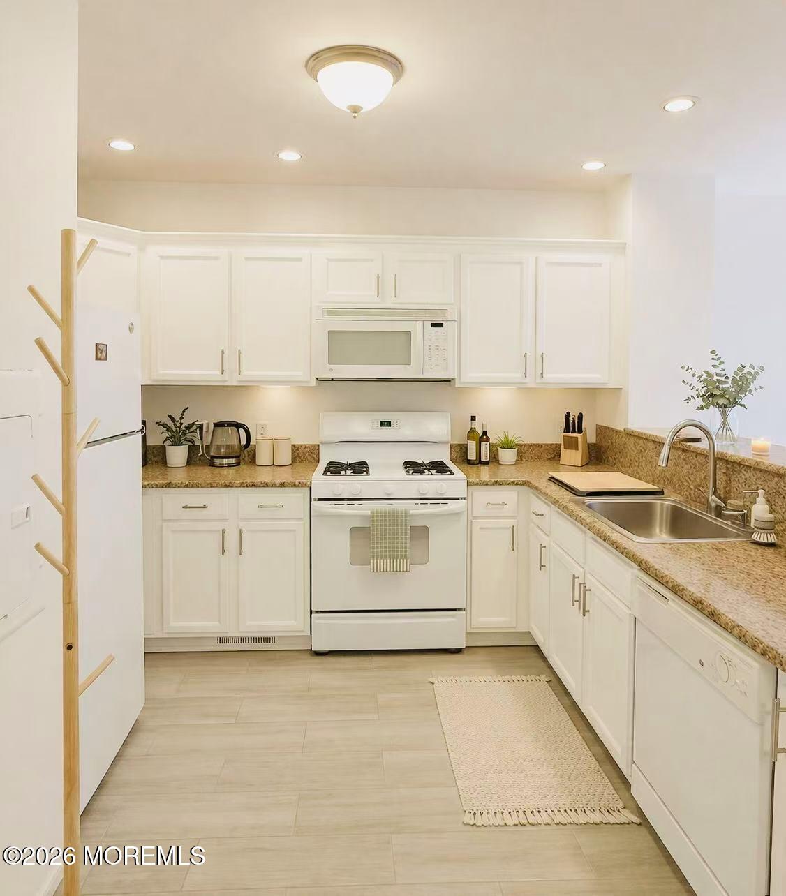 330 The Promenade, Unit 330 Edgewater, NJ 07020 - Photo 5 of 13 1000095740