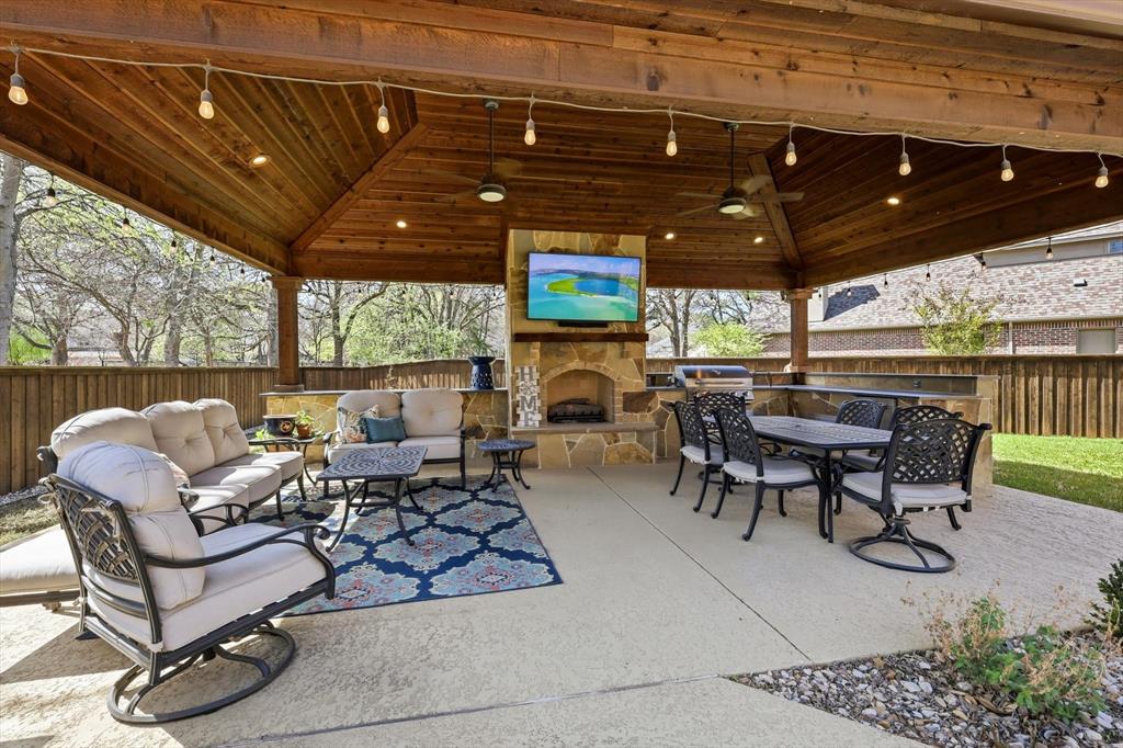 Outdoor living 25x19