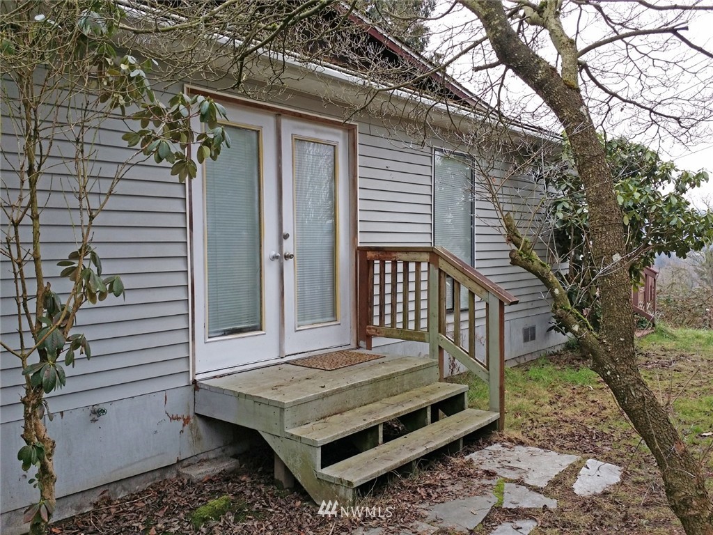 19007 126th Avenue Northeast Bothell, WA 98011 - Photo 2 of 15 a view of a backyard with a deck