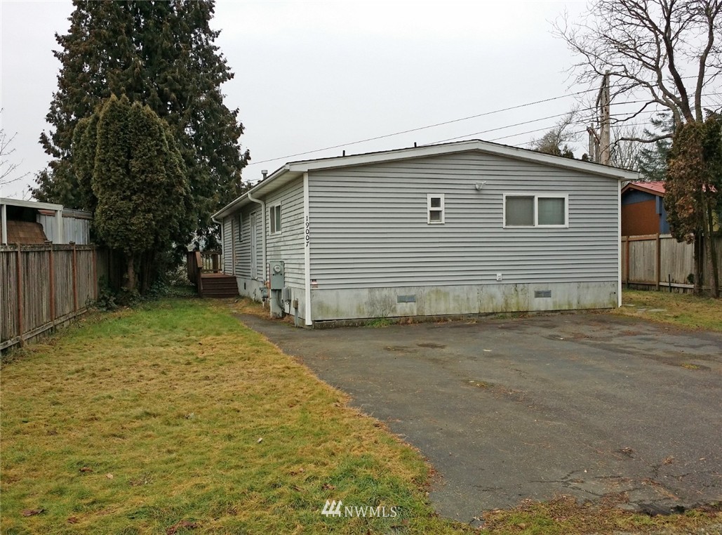 19007 126th Avenue Northeast Bothell, WA 98011 - Photo 15 of 15 a backyard of a house