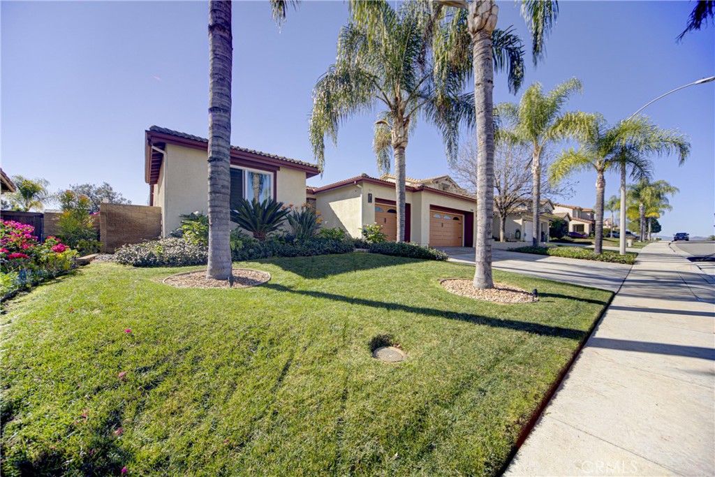 32185 Bandelier Road Winchester, CA 92596 - Photo 40 of 47 a front view of multiple houses with yard