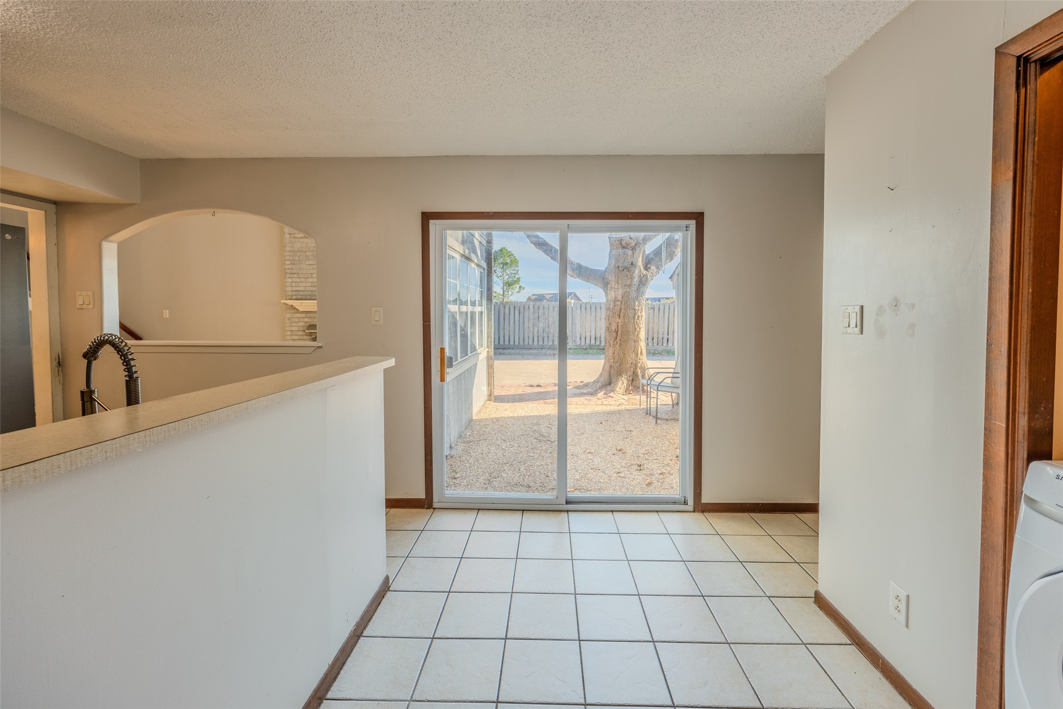 2002 South Lubbock Street Brenham, TX 77833 - Photo 15 of 26 a view of an empty room and window